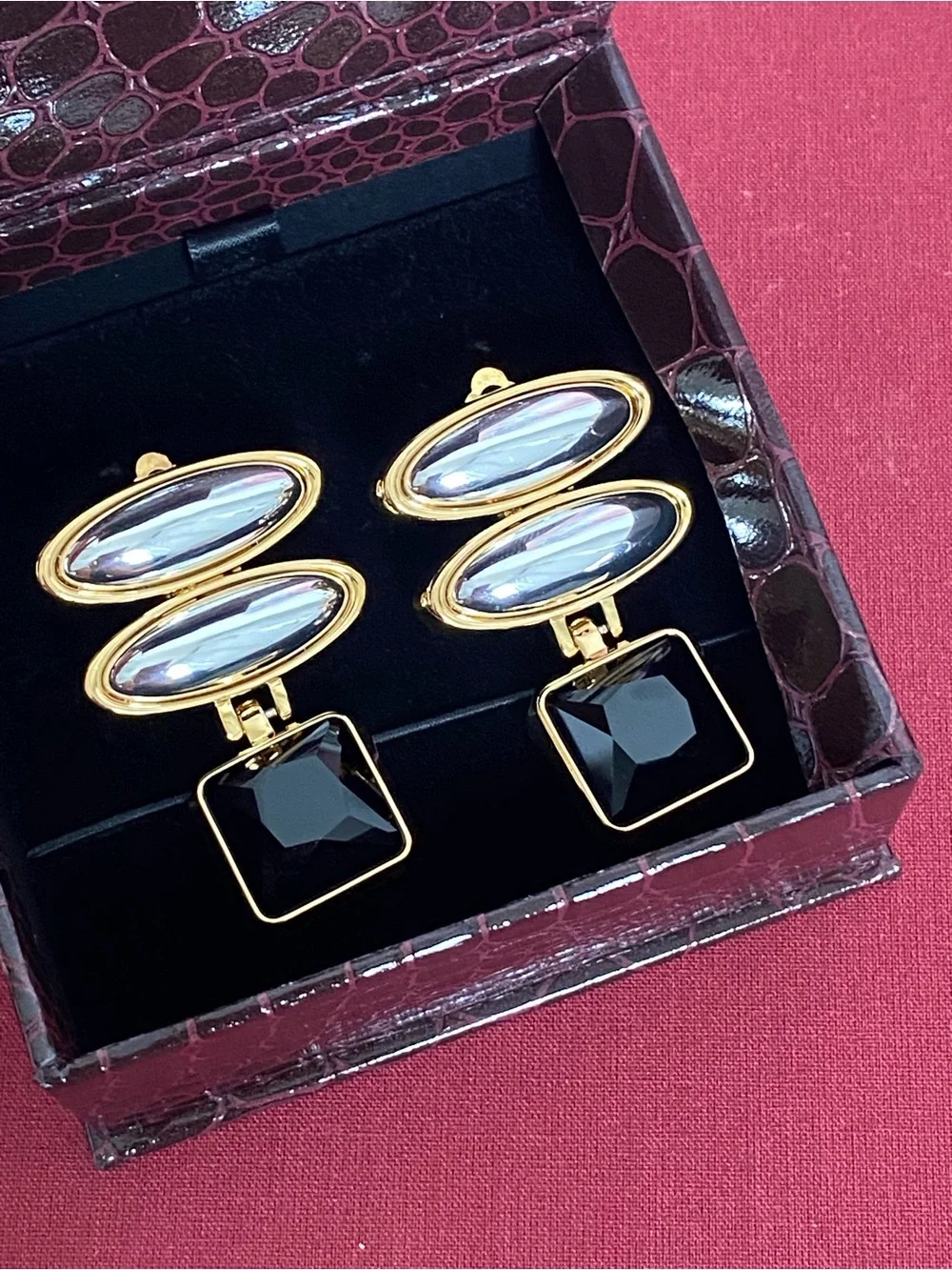 Never-Worn Pantheon Art Deco Earrings in 18k Gold